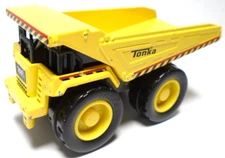 2020 TONKA BASIC FUN YELLOW 3 1/2" DIECAST DUMP TRUCK WITH RED & BLACK