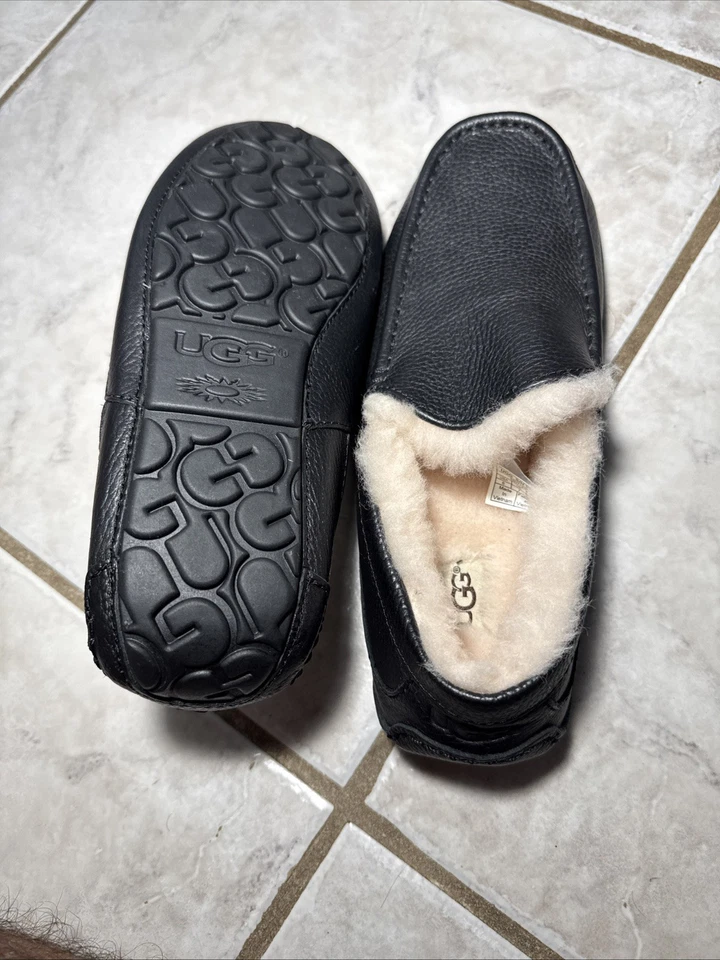 UGG ASCOT Men's Black Leather Slipper Wool Fur leather Loafers Size 9 - Image 1 of 4