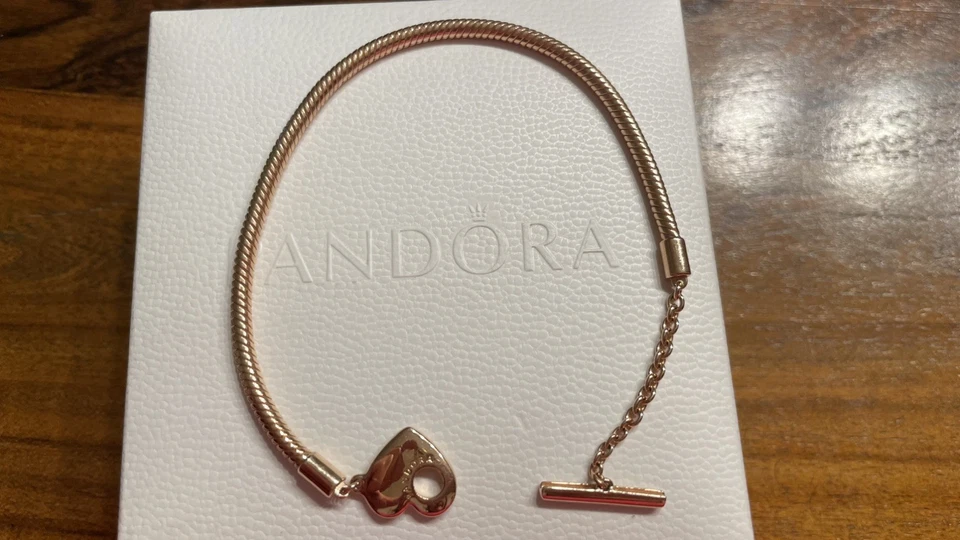 Elegantes Rosegoldenes Armband mit Herz-Toggle-Verschluss – stilvoll & neuwertig - Bild 3 von 3