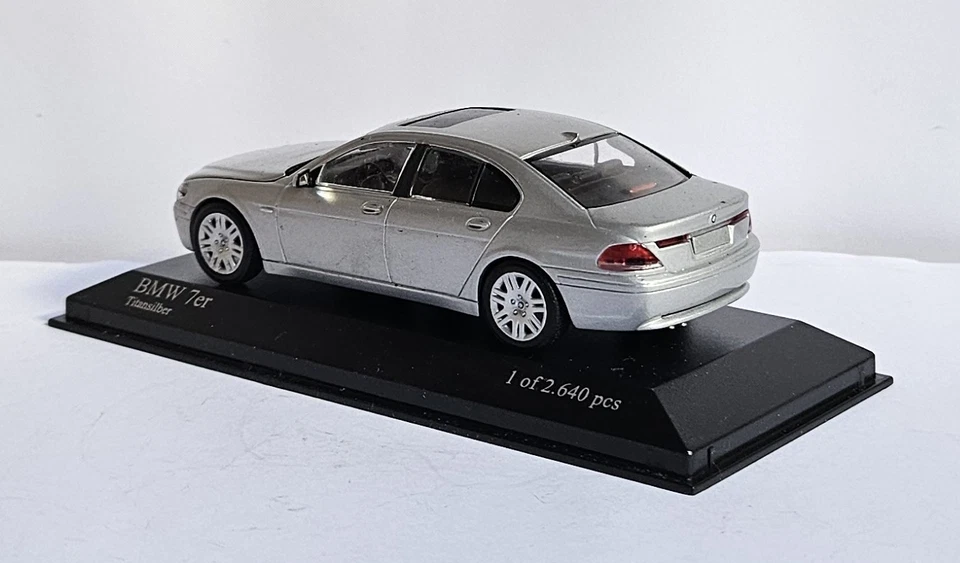 BMW SERIE 7 GRIS ARGENTE 2001 - TITANSILBER - MINICHAMPS 431020200 - NEUF 1:43 - Photo 2/4