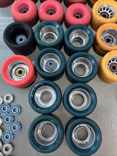 Lot of Used Skateboard Roller Skate Wheels And Bearings - Imagen 3 de 10