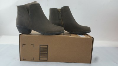 clarks wilrose frost ankle boot