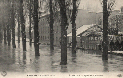 CPA 77 - MELUN (S. et M.) - 5. Quai de la Courtille - Crue de la Seine 1910