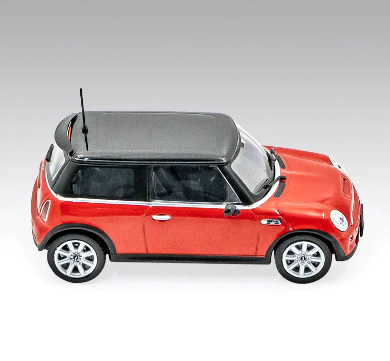 Mini Cooper S 2004 Rare Argentina Diecast Car Scale 1:43 + Magazine - Image 2 of 3