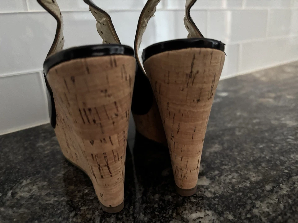 Sandalia de cuña Elaine Turner Naomi charol y corcho usada en excelente estado talla 7 EE. UU. Foto 4 de 4