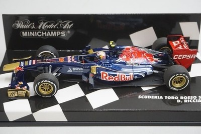 1:43 MINICHAMPS 410130019 Scuderia Toro Rosso STR8 2013 #19 model