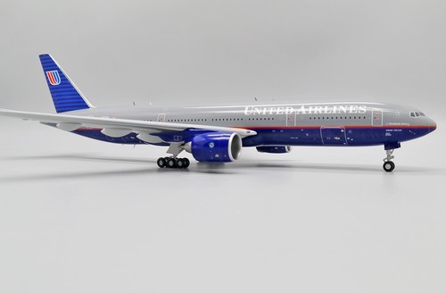 BOEING 777-200 UNITED AIRLINES REG: N777UA WITH STAND - JC WINGS XX20155 1/200 - Picture 11 of 13