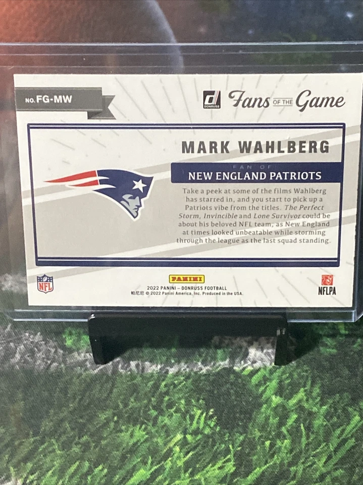 MARK WAHLBERG - FANS OF THE GAME - NEW ENGLAND PATRIOTS - 2022 DONRUSS FOOTBALL - Image 4 of 4