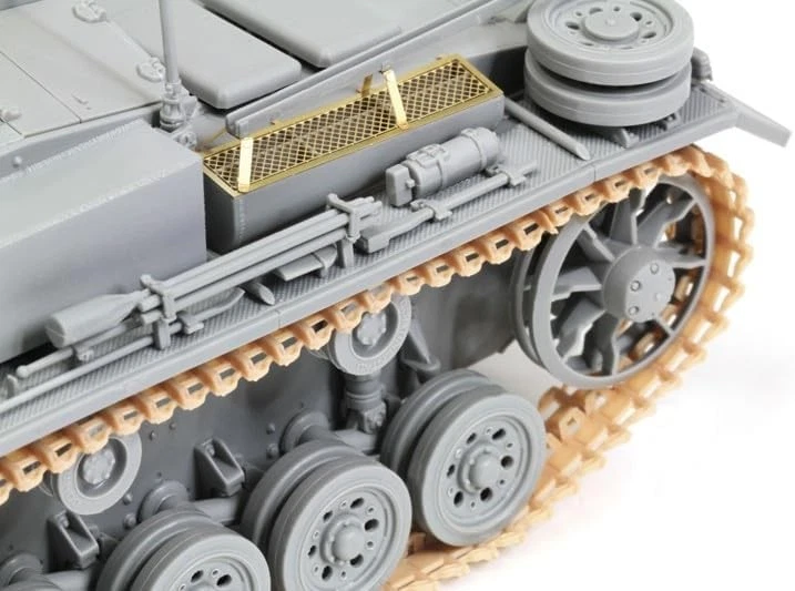 DRAGON 10.5cm StuH.42 Ausf.E/F (smart kit) 1:35 Tank Model Kit 6834 - Image 4 of 4