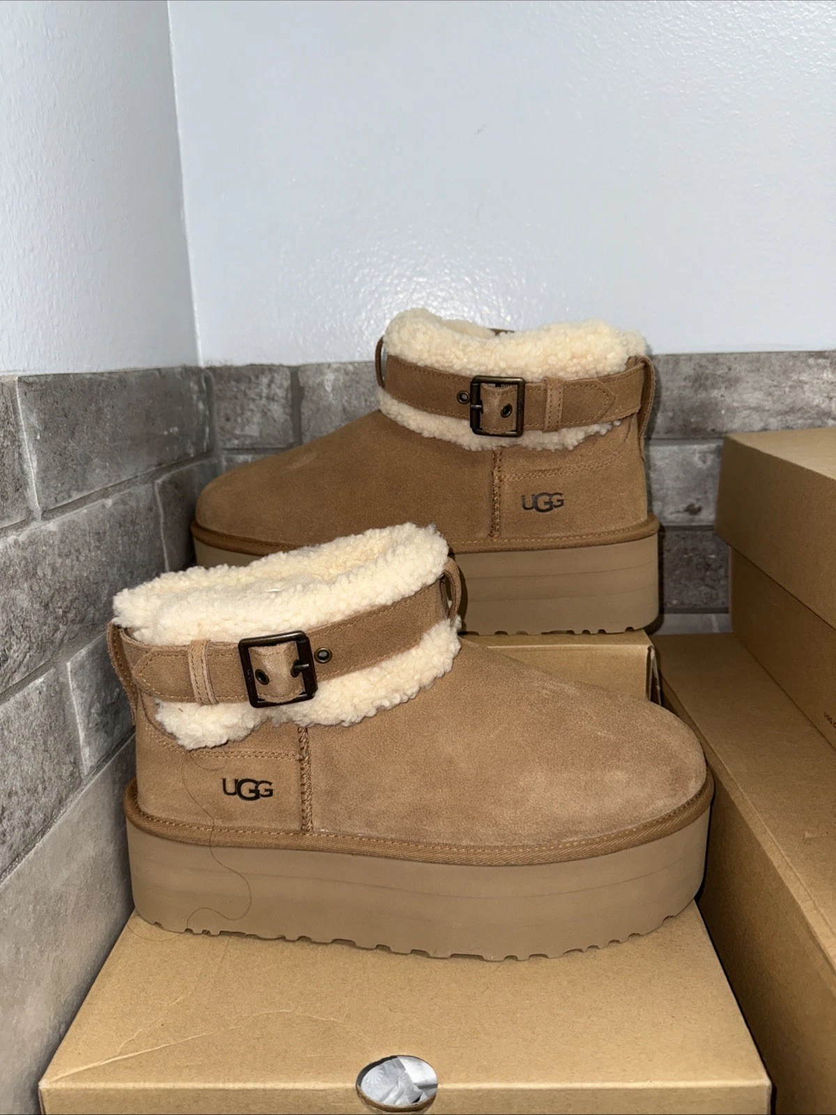 UGG ULTRA MINI RULLO CON CINTURA