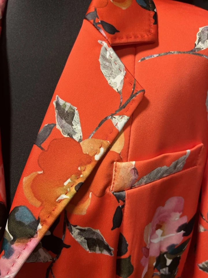 Jaqueta Blazer Marciano by GUESS Vermelha Floral Cetim – Peça de Declaração Elegante - Imagem 4 de 4