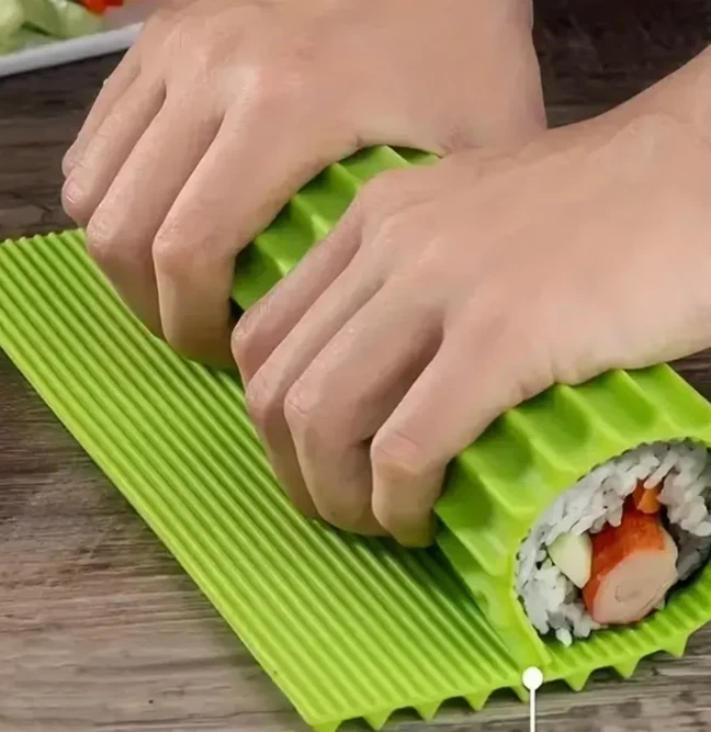 Sushi Making Tool Sushi Roll Mat Seaweed Rice and Vegetable Roll Machine DIY
Opens in a new window o