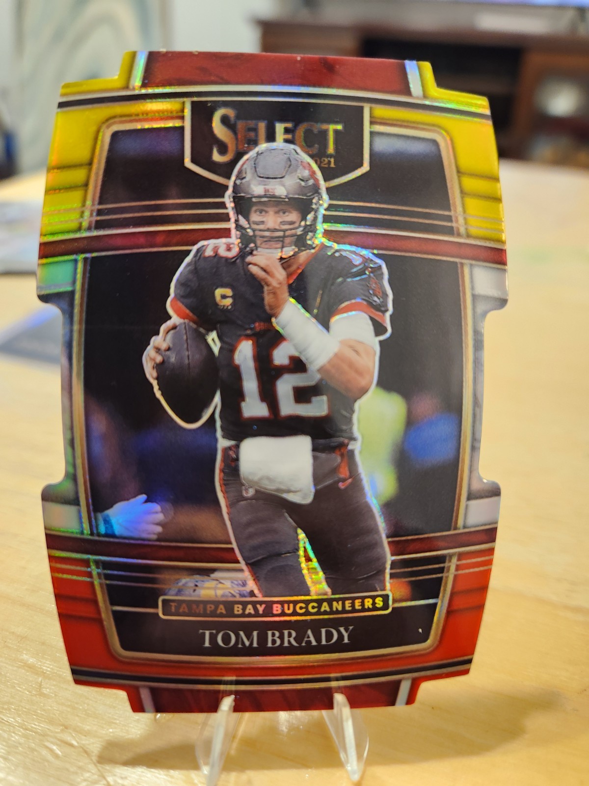2021 Select Tom Brady - Concourse Die Cut #1 Red & Yellow Prizm - Buccaneers Mt