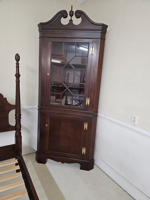MAHOGANY CORNER CABINET CRAFTIQUE HANDMADE