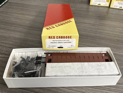 Red Caboose HO Kit #RC-4446-2 Coche Frigorífico - Pacific Great Eastern #811 ¡NUEVO EN CAJA! | Condition: New