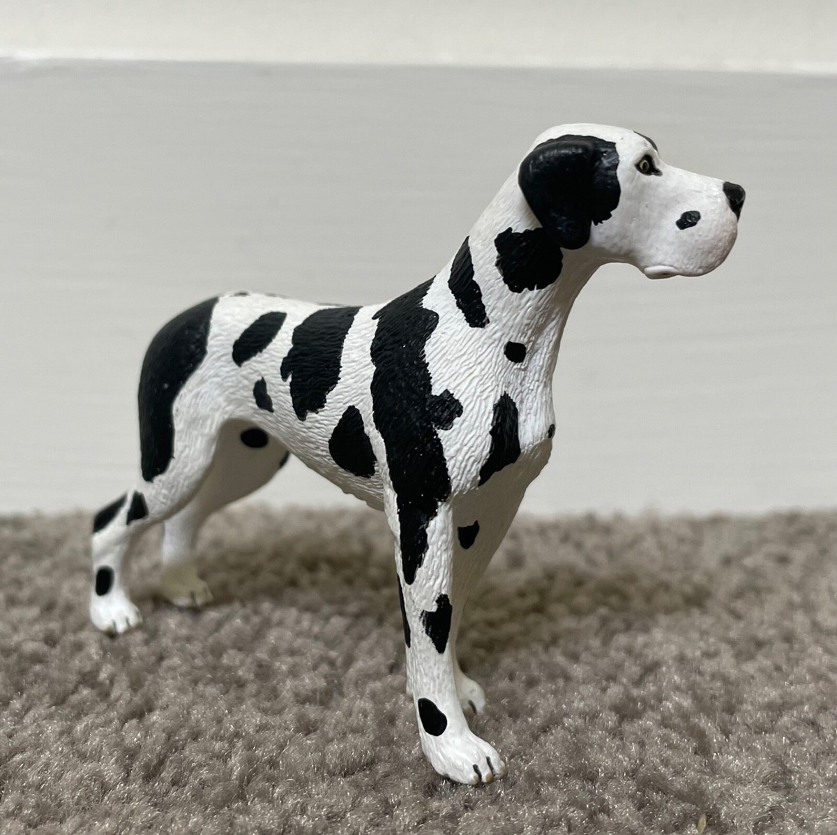 LIKE NEW Schleich 16384 harlequin Great Dane dog, female