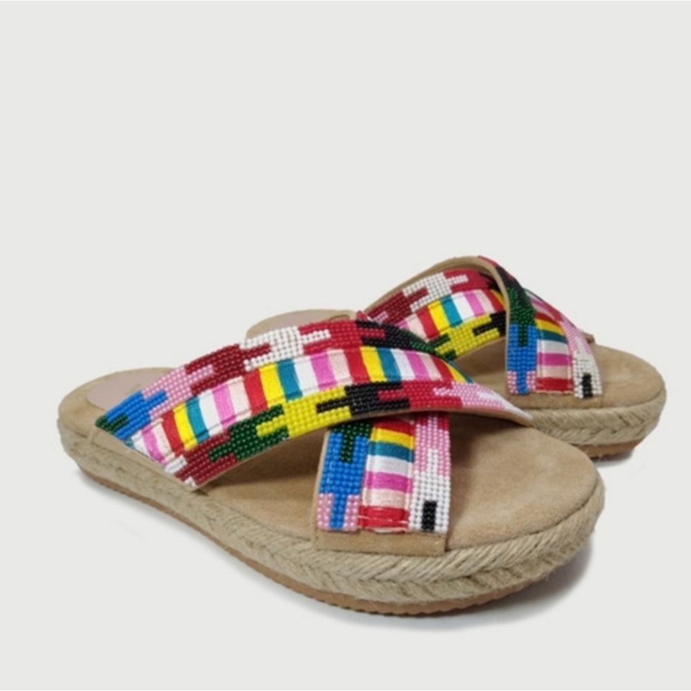 STEVE MADDEN CLOGS WITH CROSSED TEXTILE STRAPS WITH APPLIQUES & EMBROIDERY SZ 6