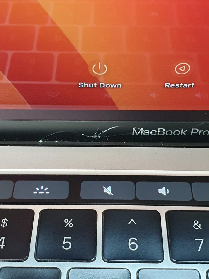 A1706 2017 Apple MacBook Pro 13.3" i5 8GB 512GB SSD Ventura Grade C EB0807 - Image 3 of 4