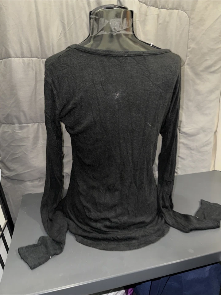 Top negro manga larga brandy Melville talla única mangas extra largas extra largas Foto 4 de 4
