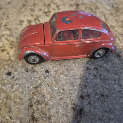 #ad Landa Toys Volkswagen Beetle 1:43 Diecast Car Red Opening Hood Ages 8 Model $15.50