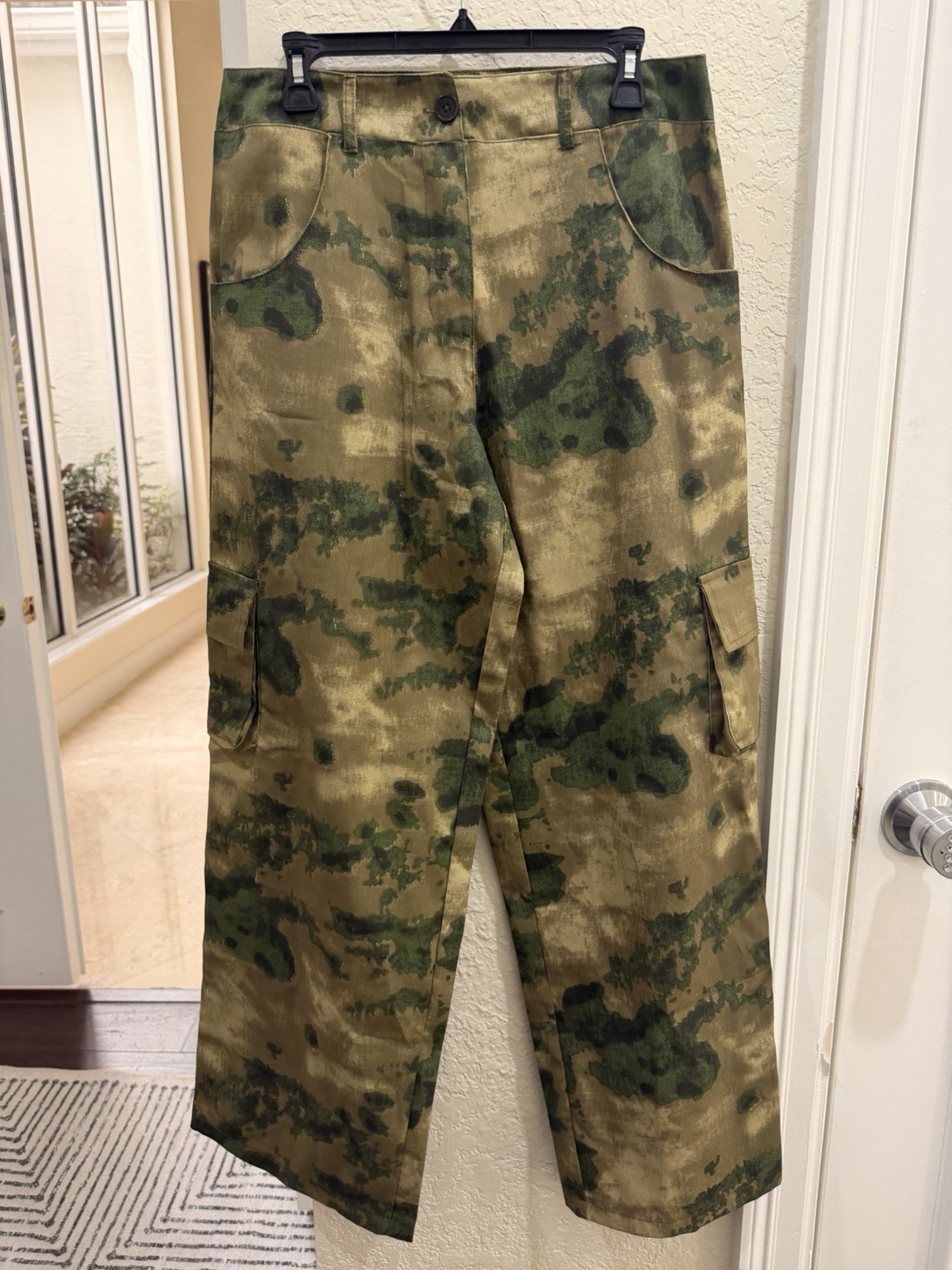 PrettyLittleThing Shape Wide Leg Trousers Pants Women's Sz 2 Khaki Camo Pockets