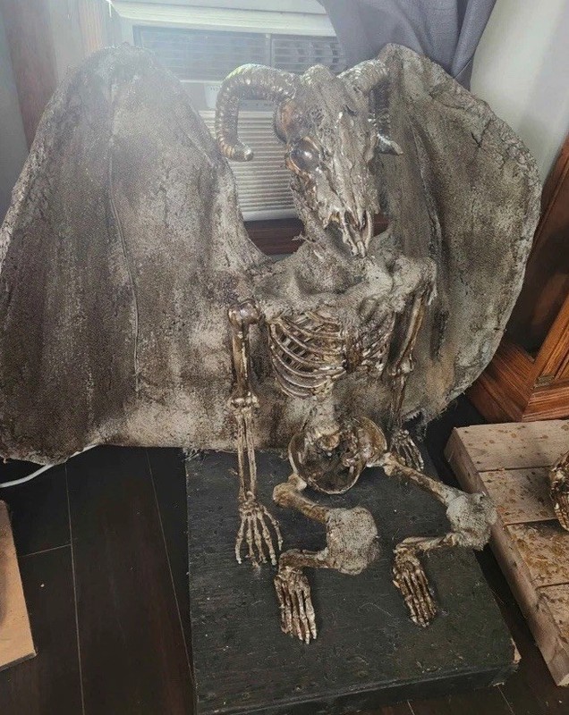 Foy’s Halloween of Fairborn~4’ tall Professionally Made Winged Demon (crouching)