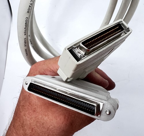 Câble HD68 SCSI-3 mâle vers HD50-SCSI 2 - 6 pieds 68 broches mâle - 50 broches mâle - Photo 2/4