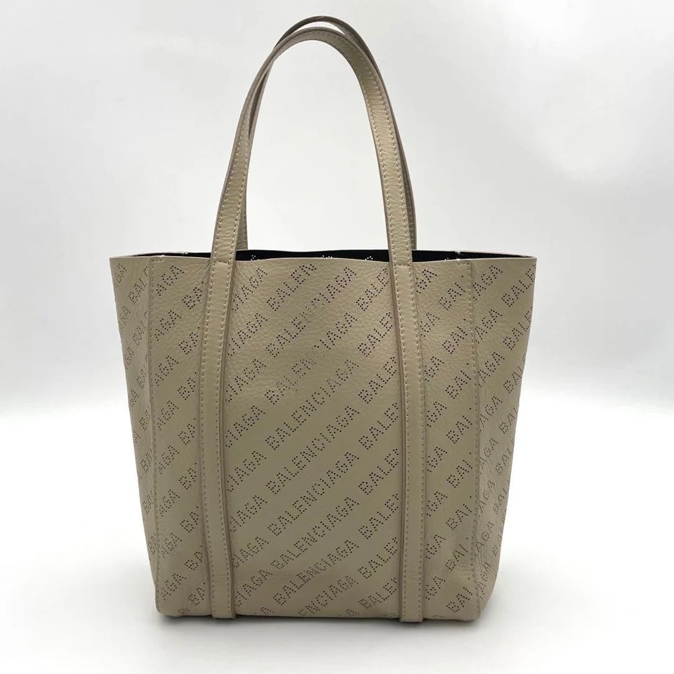 Bolso de Mano Balenciaga Everyday en Excelente Estado en Gris Foto 2 de 4