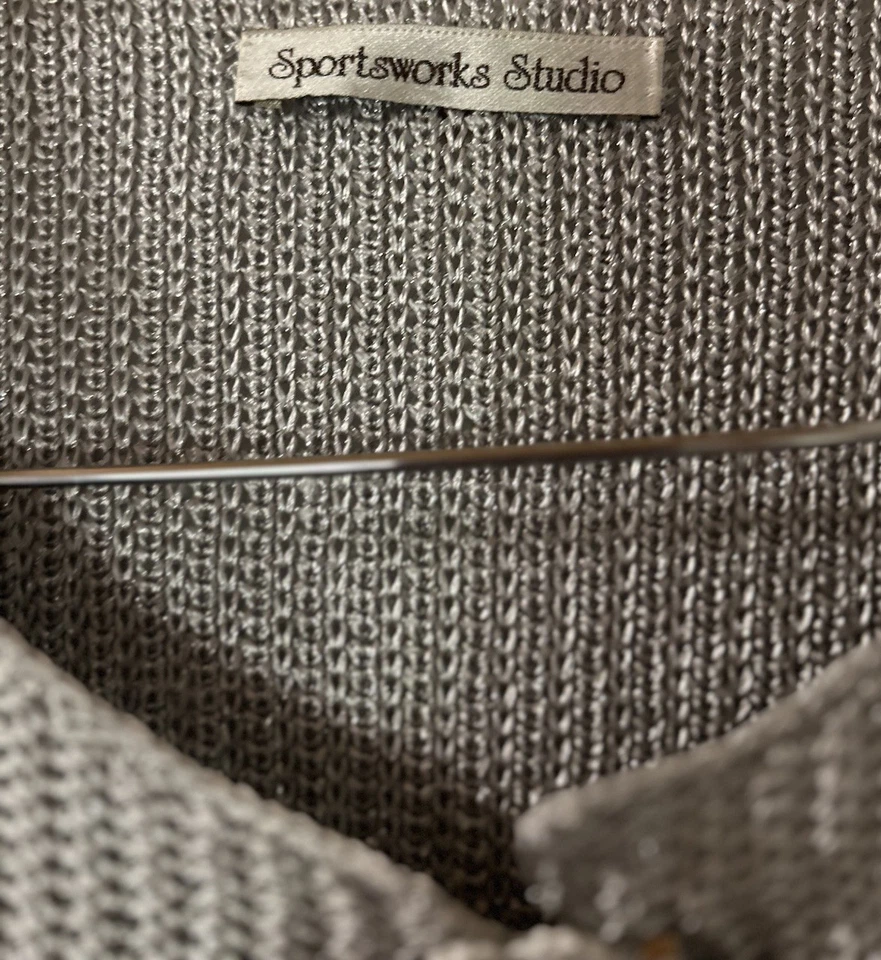 SportsWorks Studio Gray V-Neck One Flower Button Closure Cardigan Size Large - Image 4 of 4