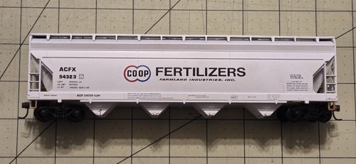 Athearn HO ACFX 54323 COOPERATIVO Fertilizantes Centro Tolva de Flujo Coche Acopladores Kadee | Condition: Used