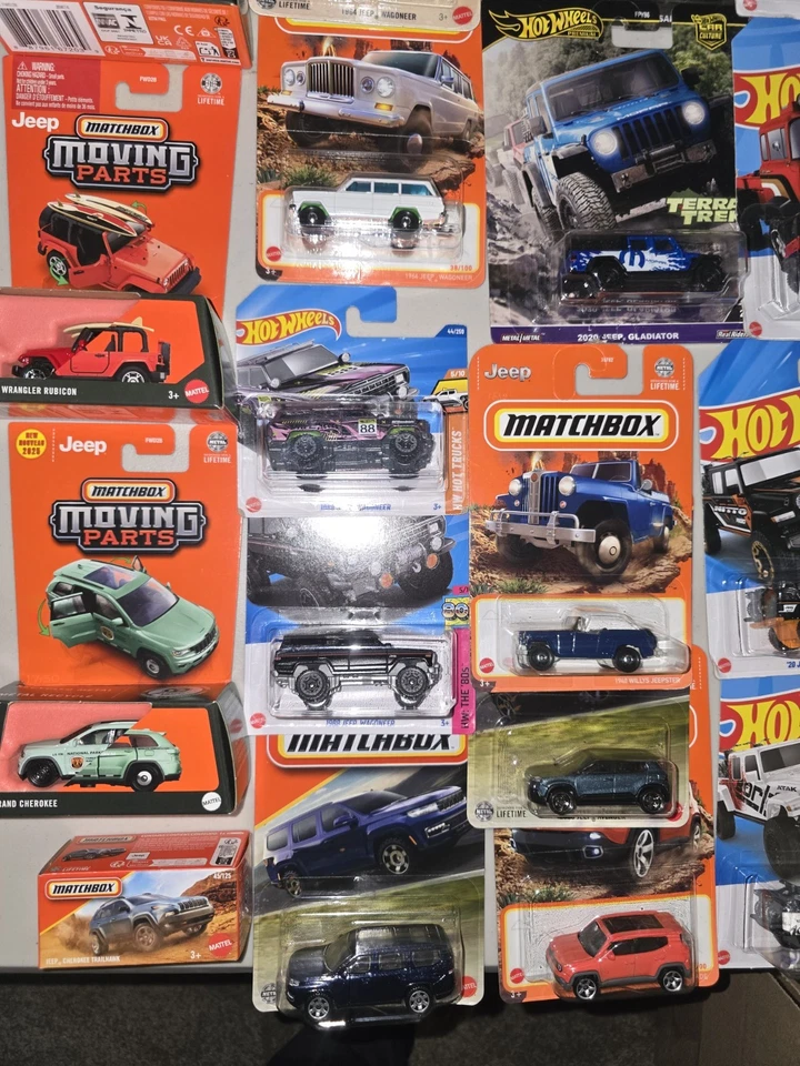 LOTE de 23 Jeep Hot Wheels.  Línea principal 19.  2 Premium. 3 piezas móviles.  Foto 3 de 4