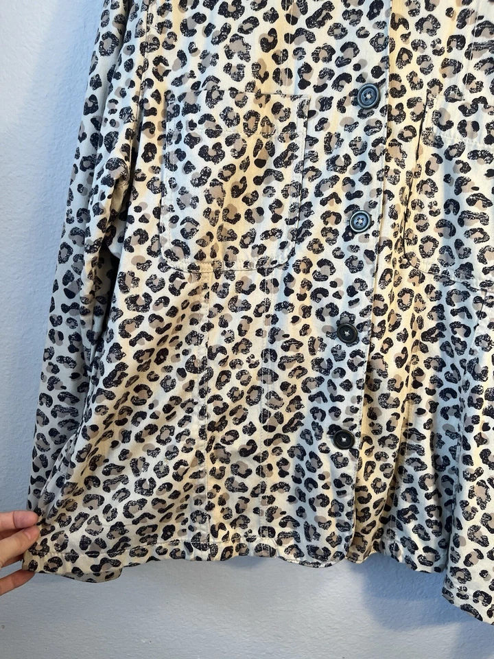 Caslon Mujer 2X Leopardo Estampado Animal Top Abotonado Suave Chamarra Bolsillos Foto 3 de 4