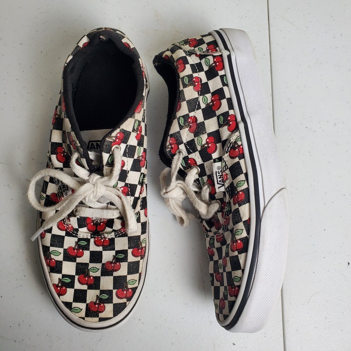 Vans Doheny Lace Up Low Top Sneakrs Checkered Cherry Cherries Youth Size