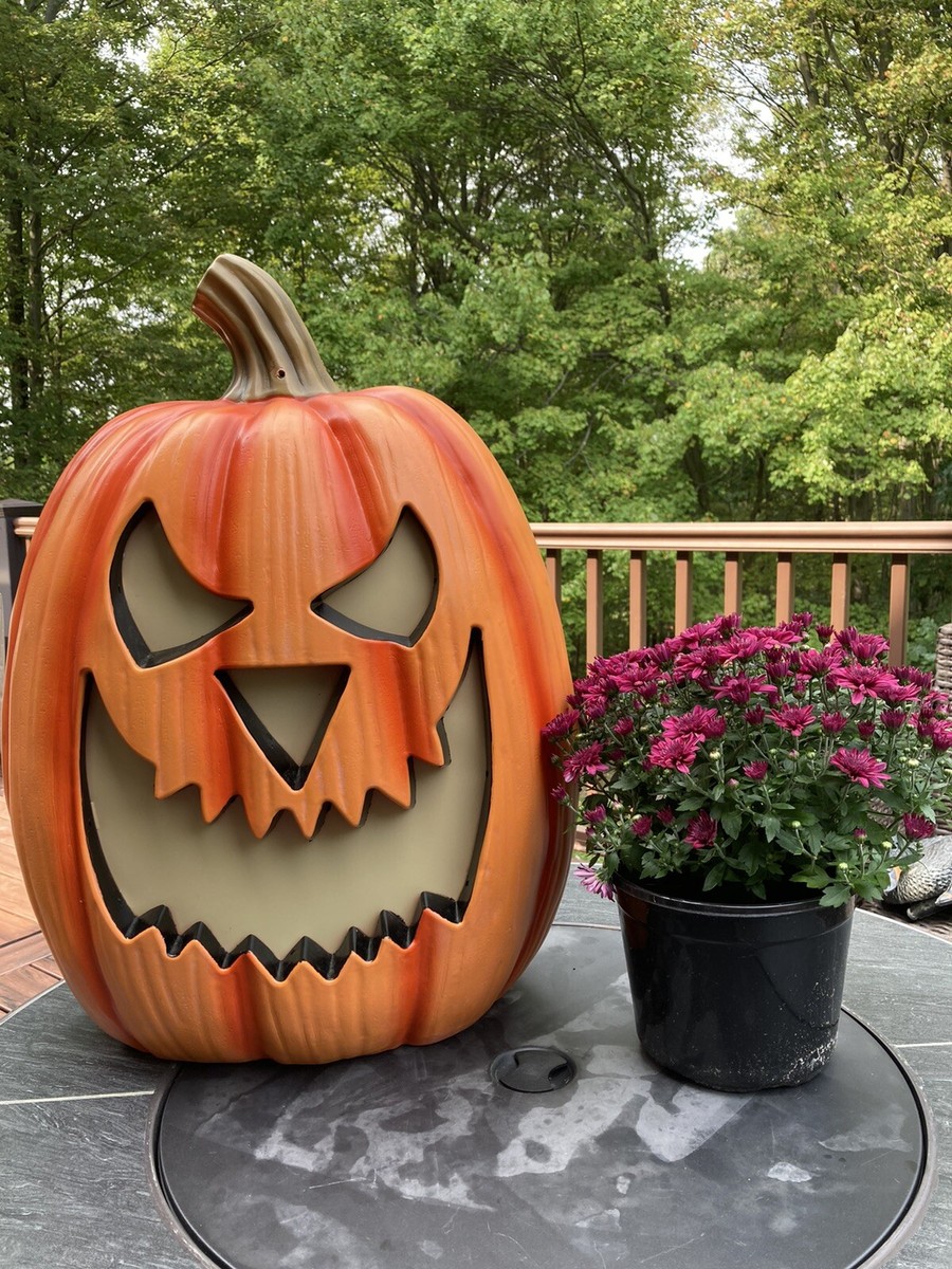 pumpkin★ Plastic 24 inch tall pumpkin blow mold lights up and make