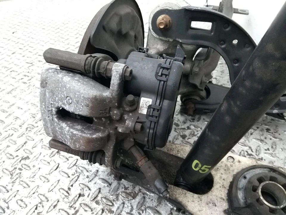 MERCEDES A CLASS LEFT REAR SUSPENSION 1.6L Petrol 12-18 - Image 4 of 4
