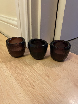 3er Set lila Glas Teelicht Halter inkl. Kerzen mattiert Grübchen außen 6 cm