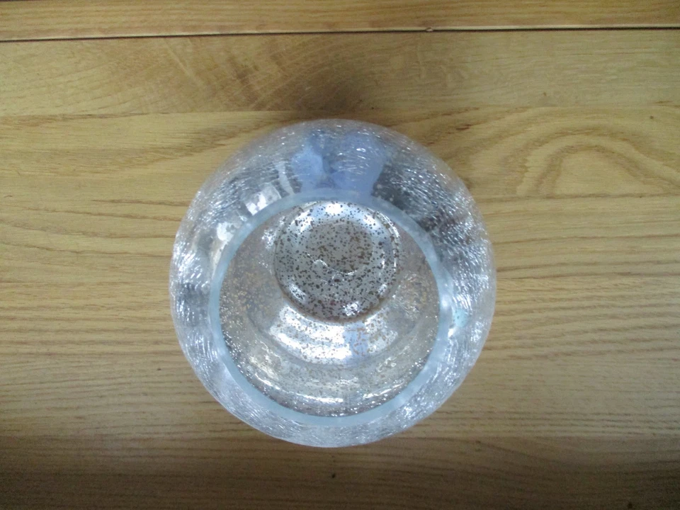 Hübsche Vase mit Muster in Silber aus Glas, ca. 14 cm hoch - Bild 2 von 4