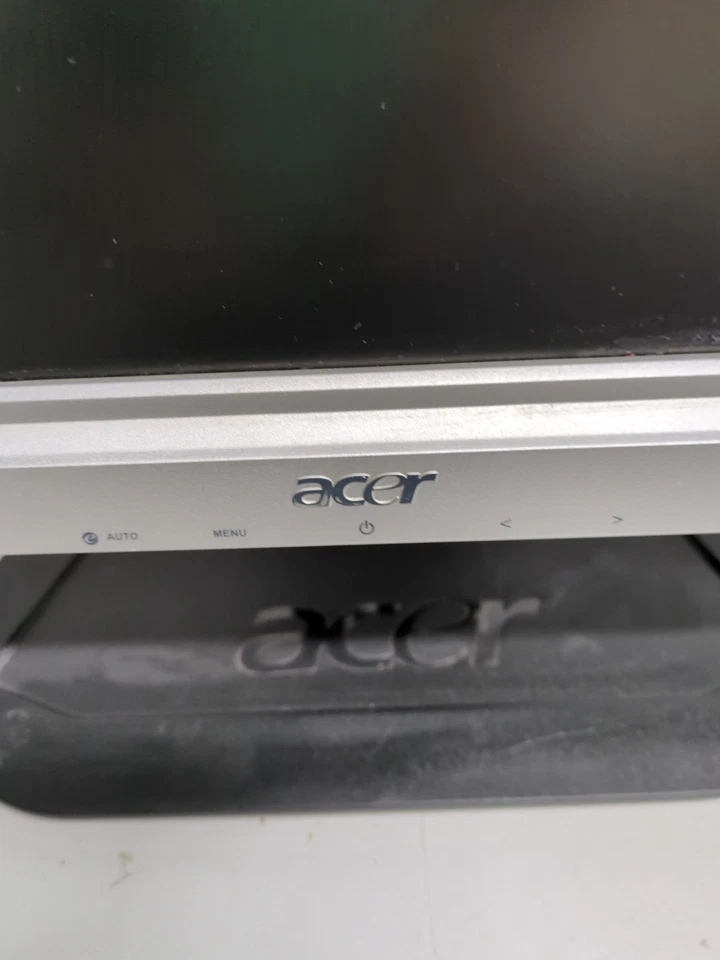 Acer X191W 19" Monitor With 2 Outputs HDMI and Reg PC  Tested Works  - Image 2 of 4