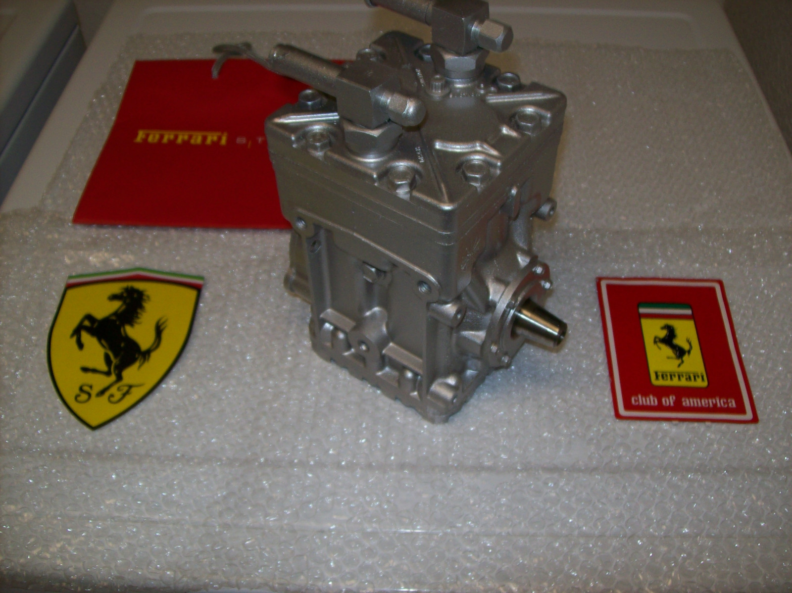 308Gts  - 328 Gts Ferrari A/C COMPRESSOR R.H. SUCTION LESS CLUTCH Oem Part.