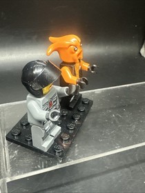 LEGO Space Police 3 Minifigures Alien Kranxx & Officer 9 (sp093 sp107) 5970 5794