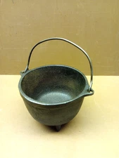 Vintage Small Cast Iron Kettle/Pot 2 3/4" x 2" with Wire Handle Stamped A4 Clean