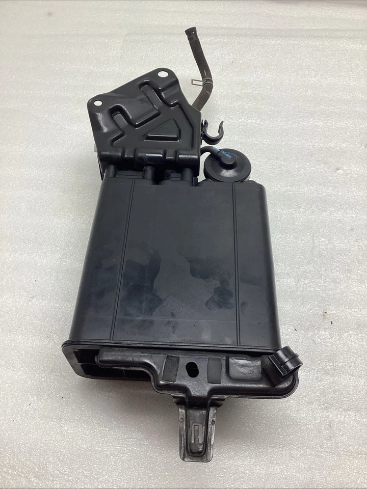 Toyota Corolla 2010 bote de carbón de vapor de combustible OEM Foto 2 de 4