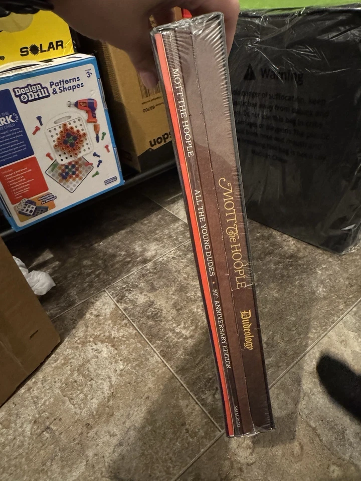 Mott the Hoople All the Young Dudes , 50th Anniversary 5 disc deluxe edition - Image 3 of 4