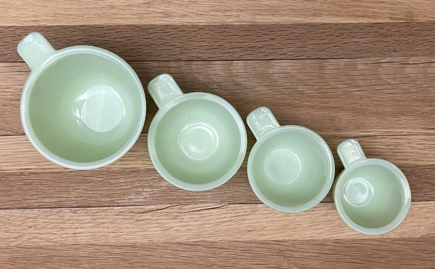 Vintage Jeannette 4 Piece Jadeite Measuring Cup Set Flat Tab Style Handle *Glows