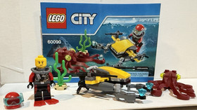 LEGO CITY: Deep Sea Scuba Scooter 60090 Diver  & Octopus
