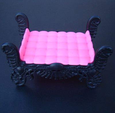 Monster High Doll G1 Freaky Fusion Catacombs Playset Pink & Black Bench Seat