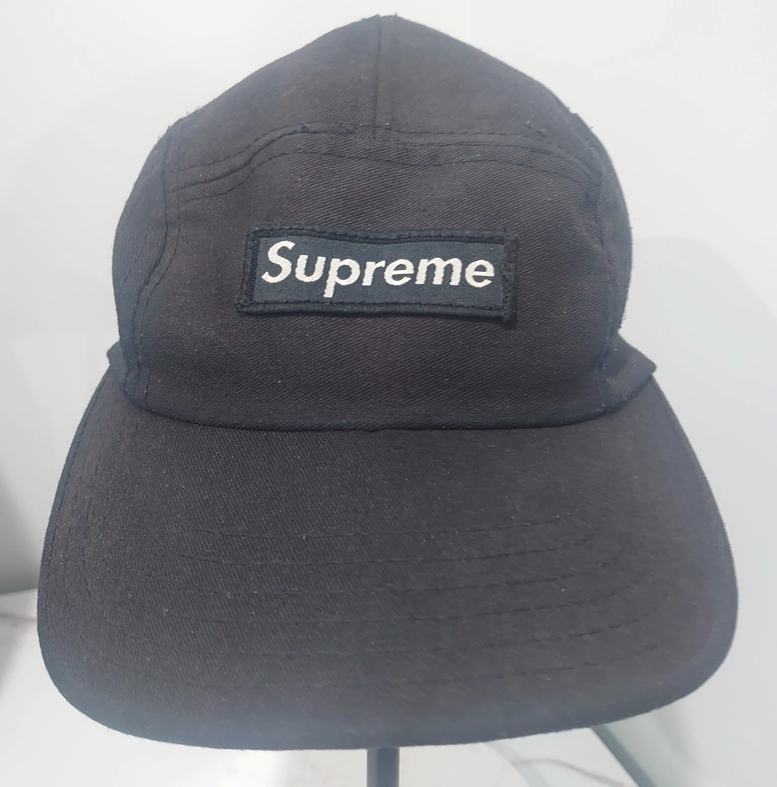 [Chapeau logo boîte noire Supreme Five 2010]
