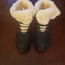 Girls Black Boots Faux Leather  Faux Fur Lining/Trim Size 2 ADRIENNE VITTADINI
