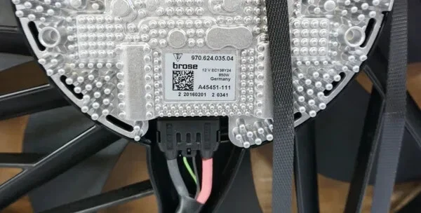 Conjunto de ventilador de refrigeración del motor Porsche Panamera 970 2010-2016 nuevo fabricante de equipos originales 97010606155 Foto 2 de 3