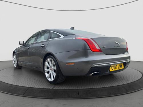 2017 Jaguar XJ 3.0d V6 Portfolio 4dr Auto - HEATED STEERING WHEEL - REVERSING CA - Picture 7 of 20